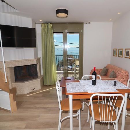 East & West Seaside Apartments Gialtra Bagian luar foto