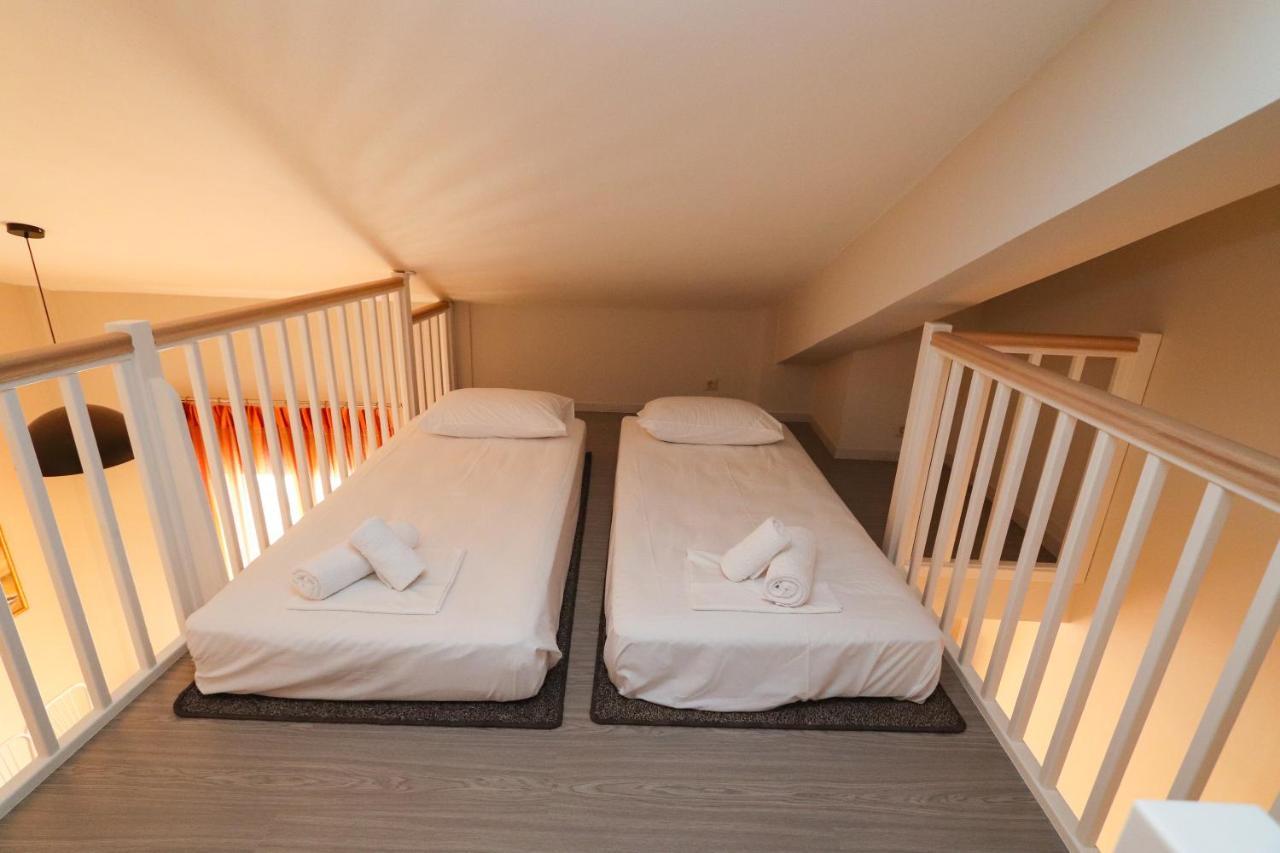 East & West Seaside Apartments Gialtra Bagian luar foto