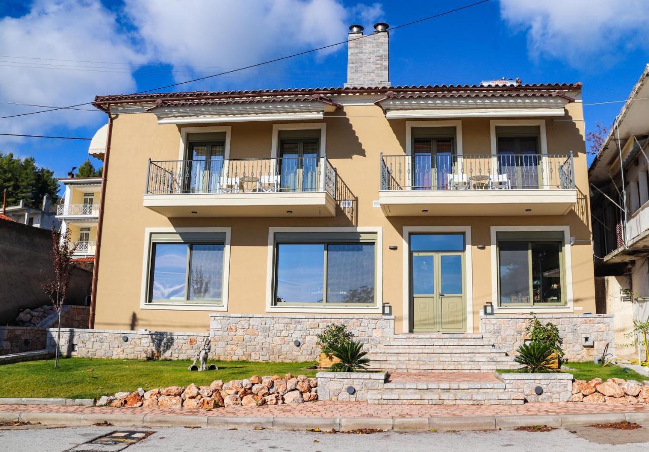 East & West Seaside Apartments Gialtra Bagian luar foto