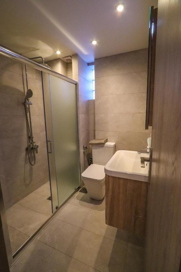 East & West Seaside Apartments Gialtra Bagian luar foto