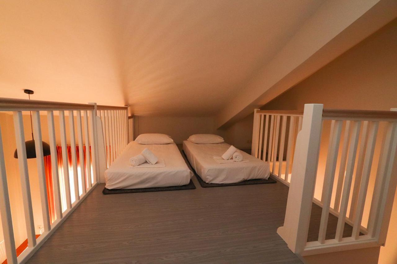 East & West Seaside Apartments Gialtra Bagian luar foto