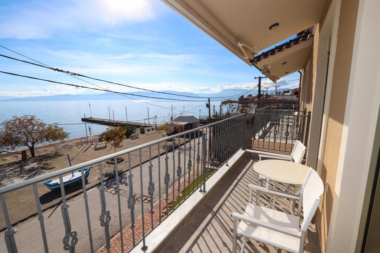 East & West Seaside Apartments Gialtra Bagian luar foto