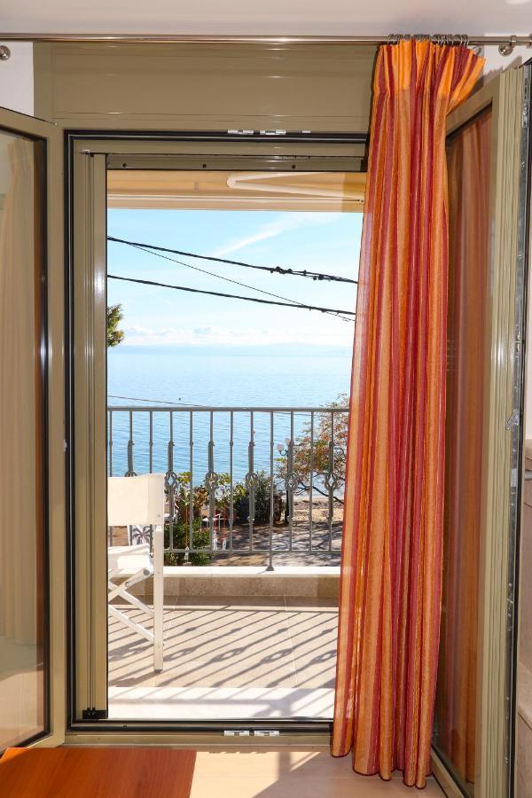 East & West Seaside Apartments Gialtra Bagian luar foto
