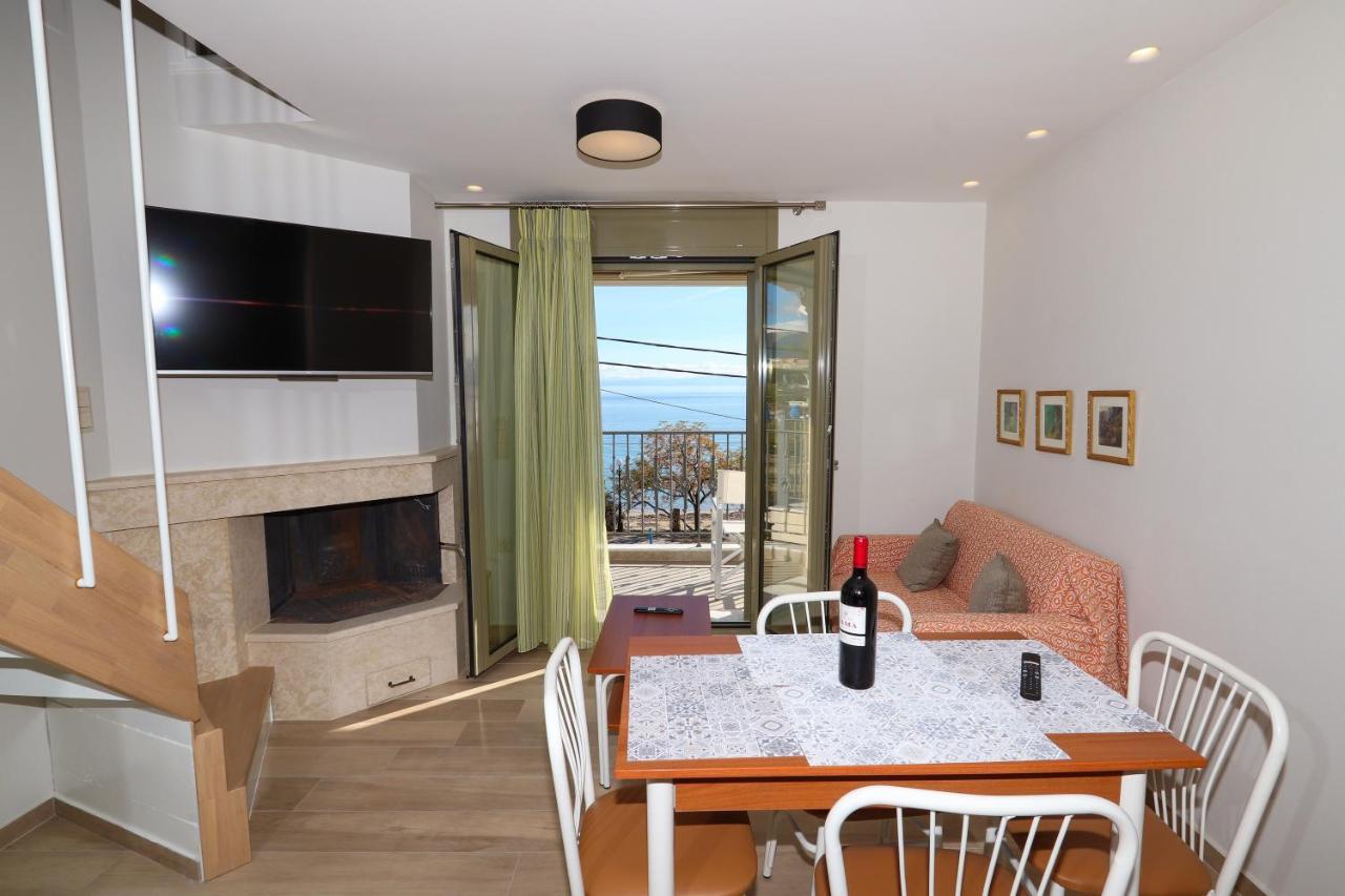 East & West Seaside Apartments Gialtra Bagian luar foto