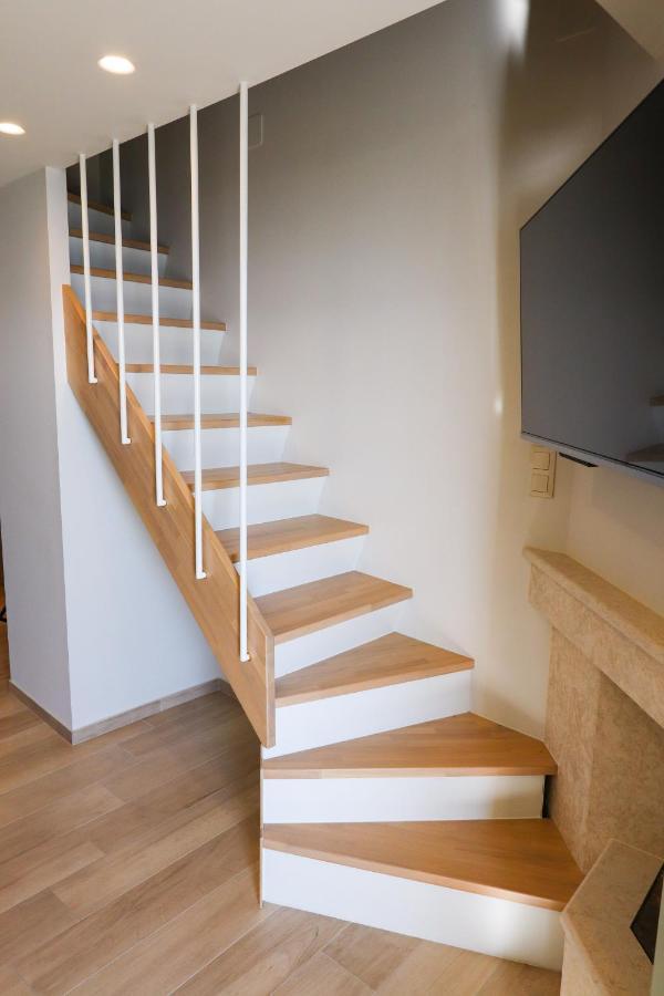 East & West Seaside Apartments Gialtra Bagian luar foto